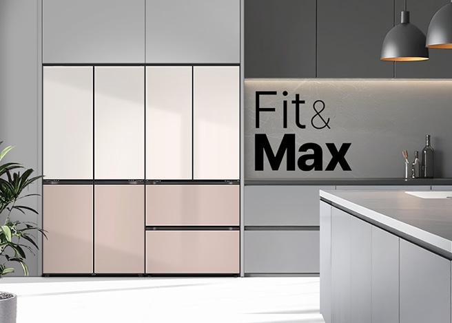 회색톤 인테리어에 베이지색 핏앤맥스 냉장고가 배치되어있다.우측에는 FIT&MAX문구 배치되어있다.